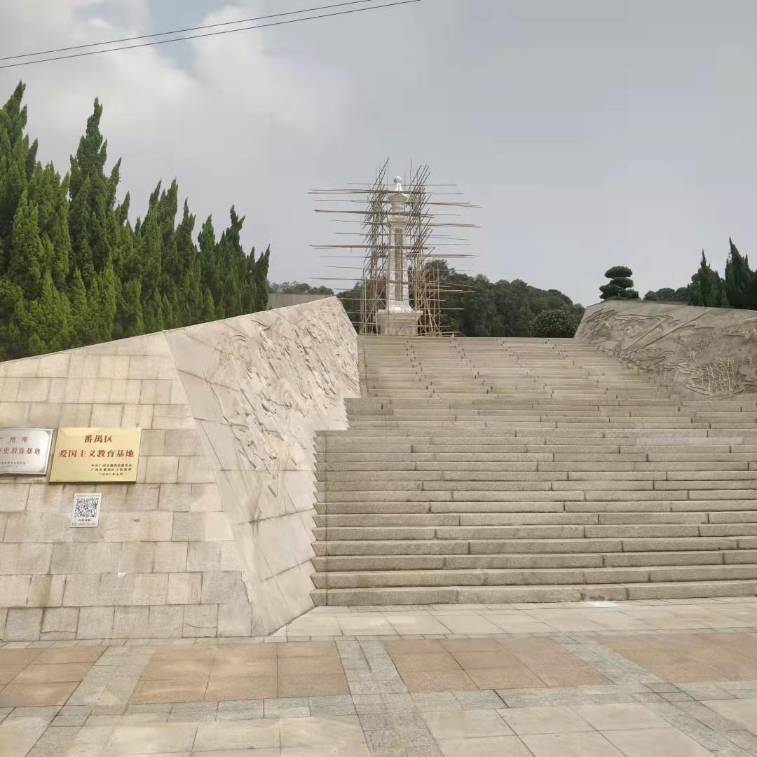 参观植地庄抗日战争烈士纪念碑